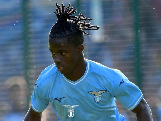 首轮被轻松 首轮被轻松